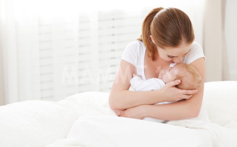 Il rito universale del cullare un bambino
