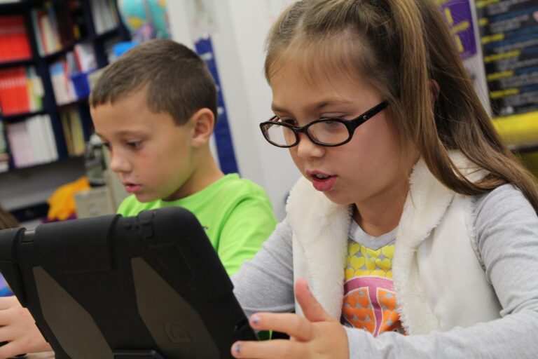 Papà tecnologico: gestire internet con due bimbi curiosi